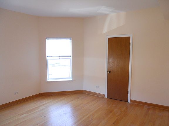5th image of 918 W Buena Ave APT 2