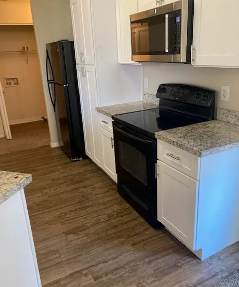 1941 S Pierpont Dr — Photo 2