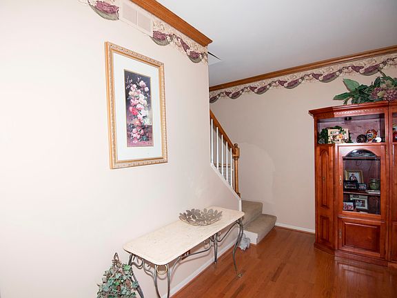 3rd image of 125 Brett Dr
