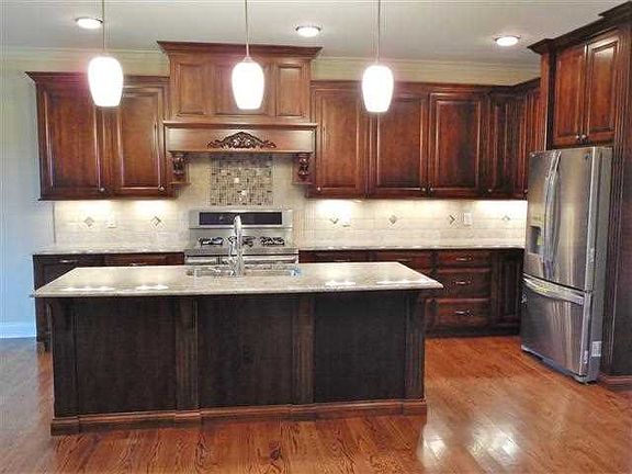 4th image of 6811 Turnberry Dr