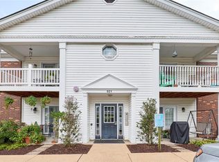 921 Hanna Place Ct APT F, Ballwin, MO 63021