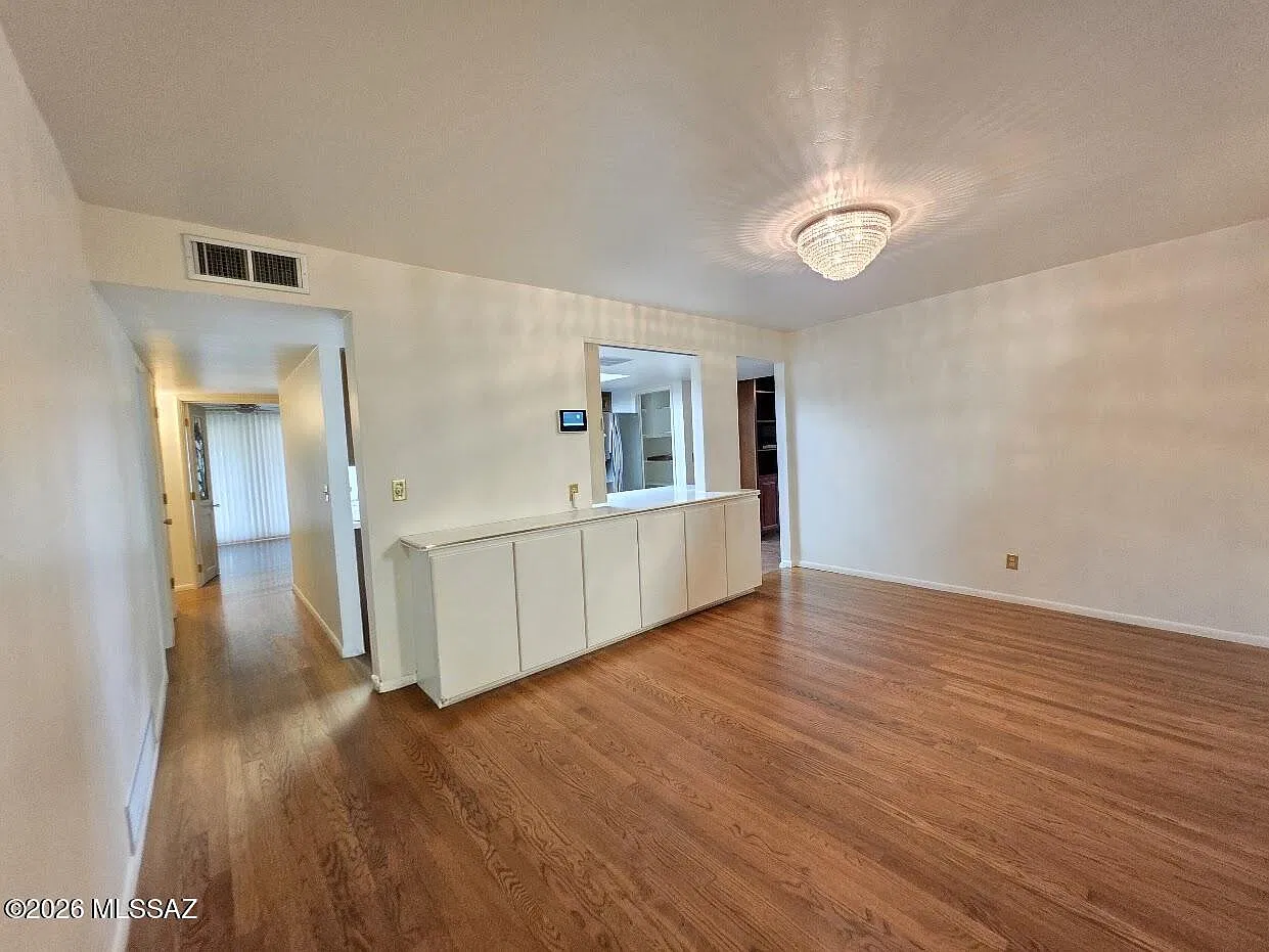 4 bed, 2.0 bath, 2137 sqft, $1,995 — Photo 4