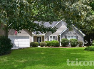 408 Crested View Dr, Loganville, GA 30052