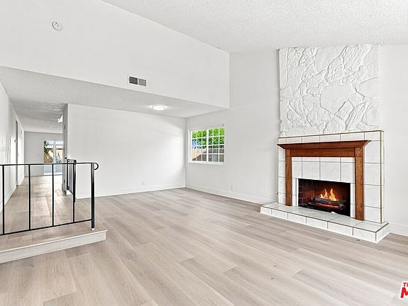 5th image of 333 W 230th St