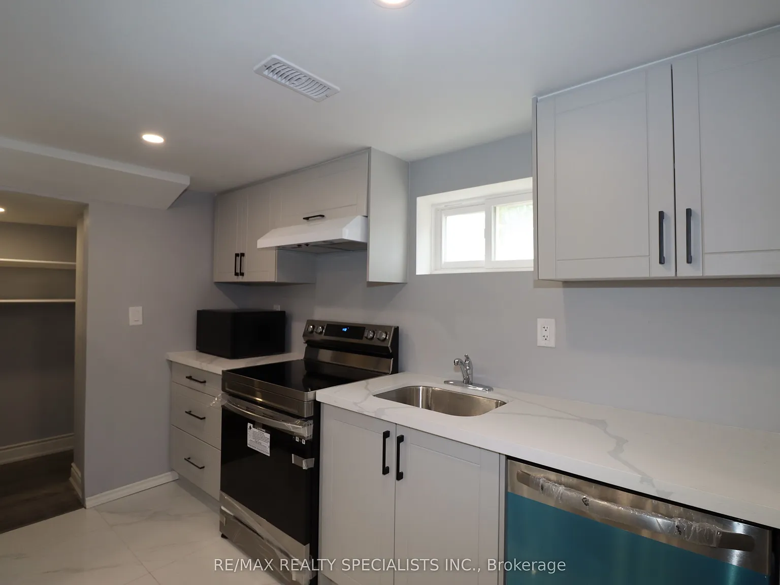 3 bed, $1,800 — Photo 4