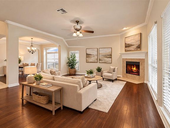 2nd image of 1102 Canyon Maple Rd