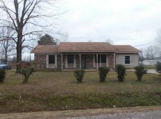 610 Summit Dr, Bolivar, TN 38008