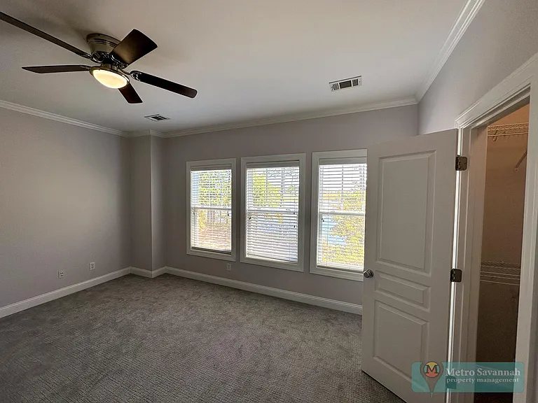 303 Lake View Dr — Photo 15