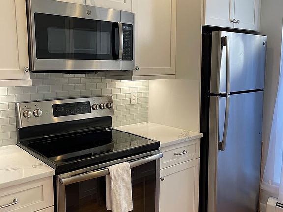 4th image of 492 N Broadway APT 4