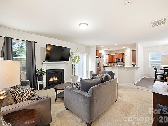 2nd image of 504 Knothole Ln