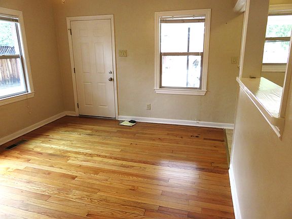 3rd image of 2044 Plumas St