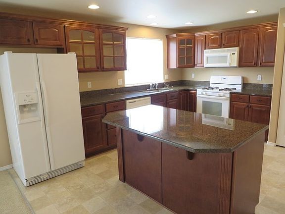 4th image of 821 Rowland Dr SE