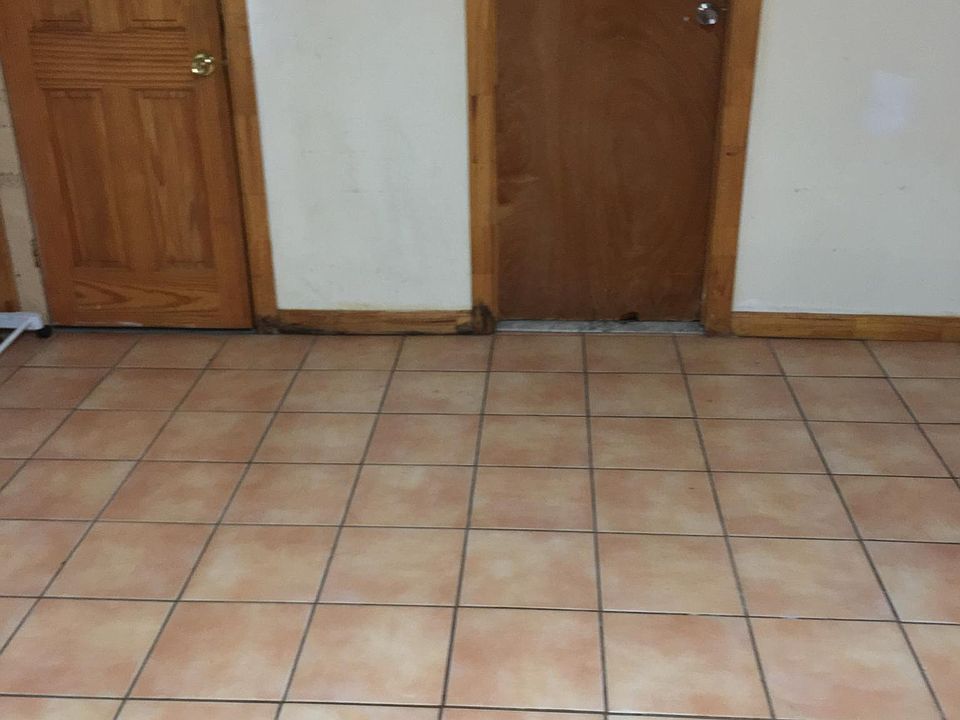 2nd image of 12519 135th Ave Floor Basement