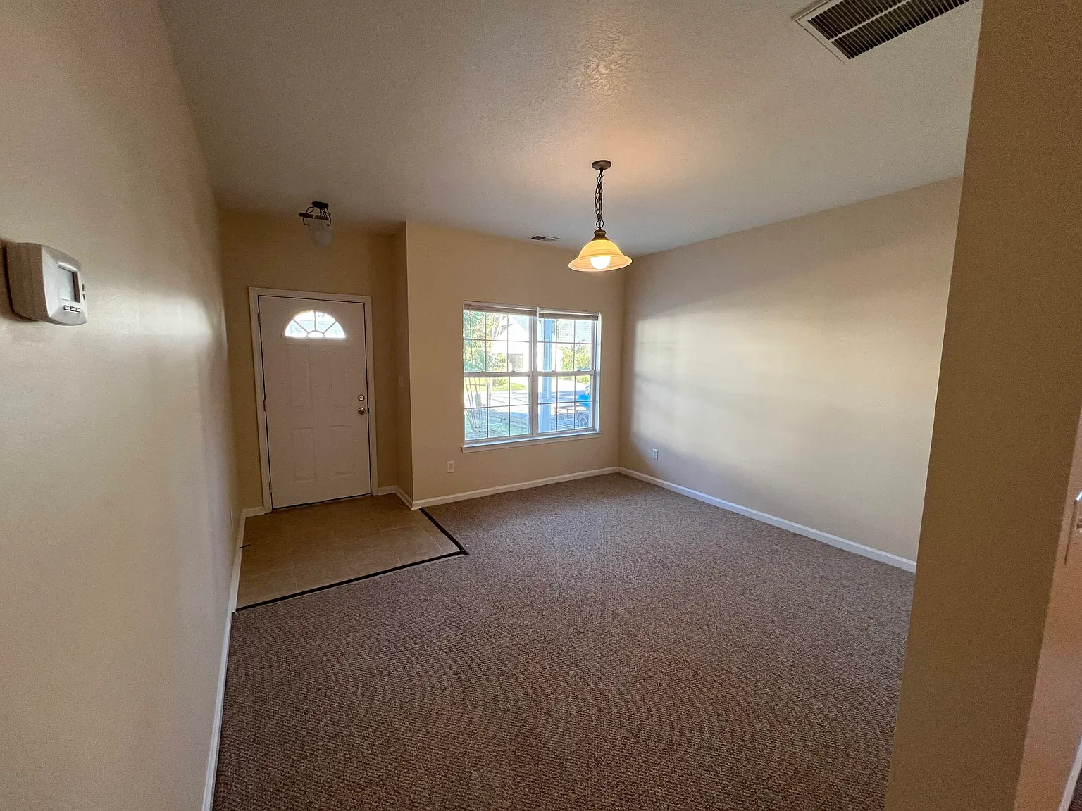 4 bed, 2.5 bath, 2109 sqft, $2,600 — Photo 4