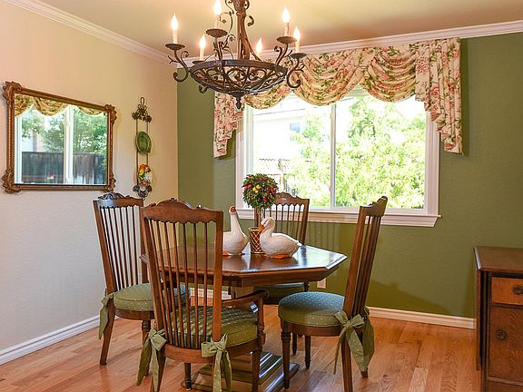 4th image of 15860 La Porte Ct