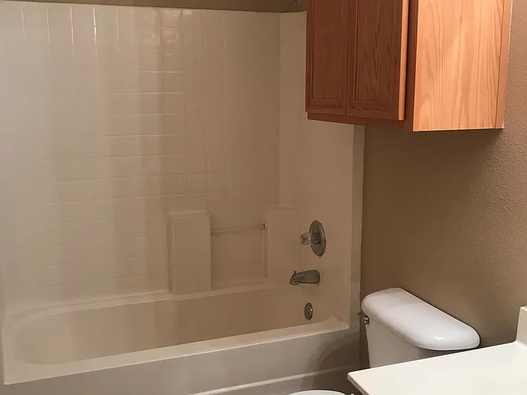 913 Sierra Vista Ct — Photo 12