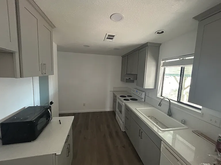 1727 Kasser Rd — Photo 11