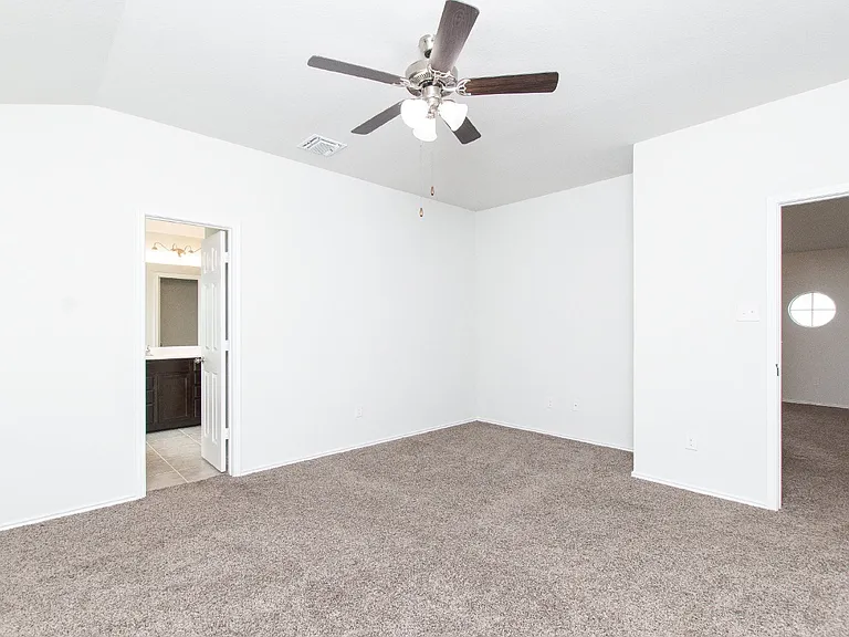 2033 Mallard Ct — Photo 17