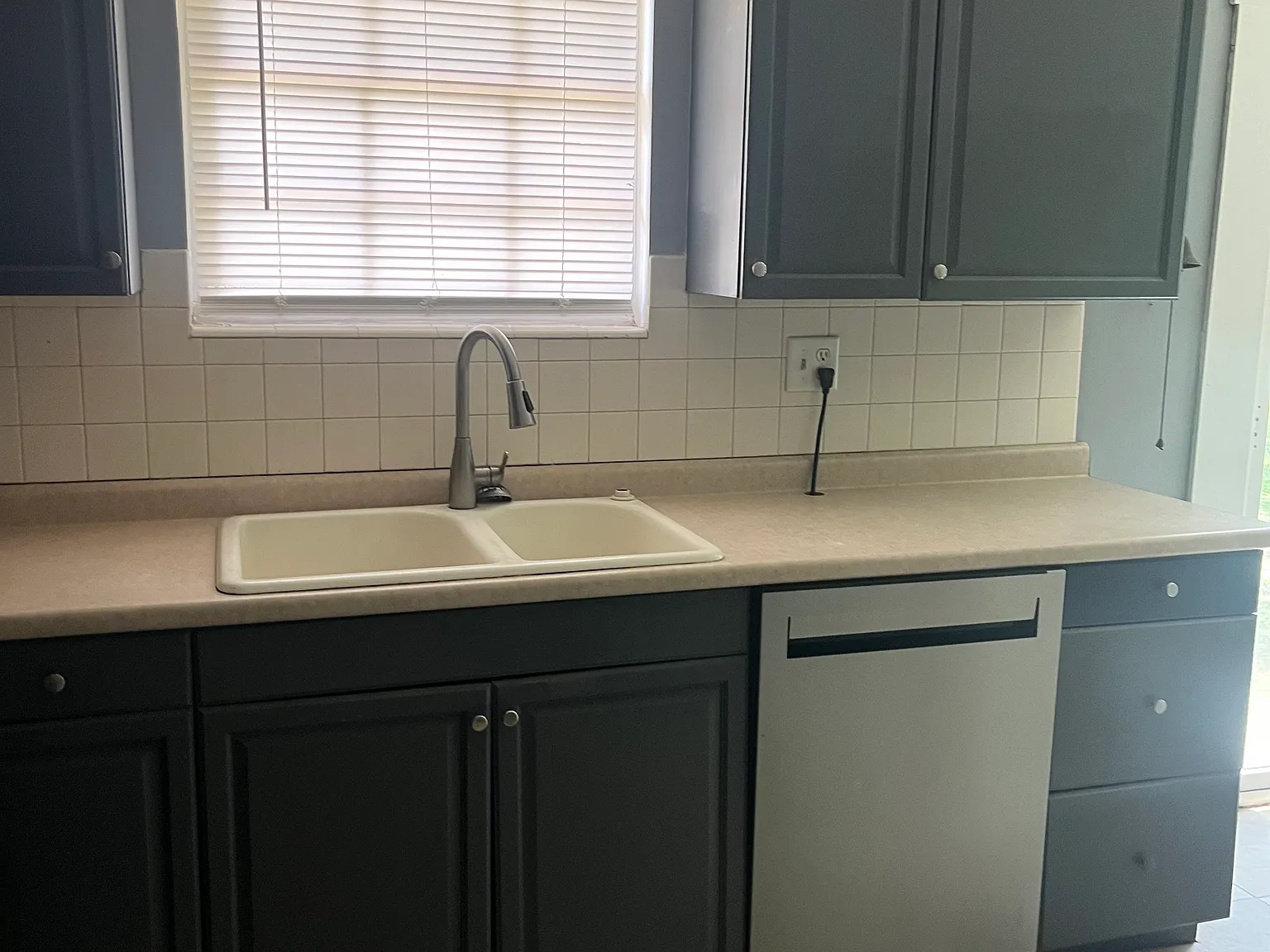 3 bed, 960 sqft, $1,700 — Photo 4