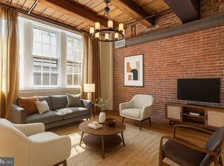 301 Race St APT 201, Philadelphia, PA 19106