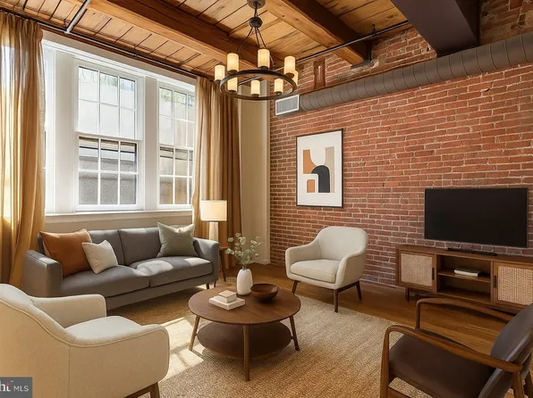 301 Race St APT 201, Philadelphia, PA 19106