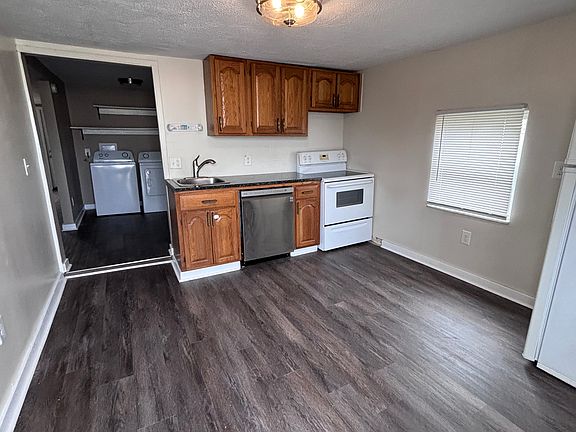 4th image of 202 Delray Rd