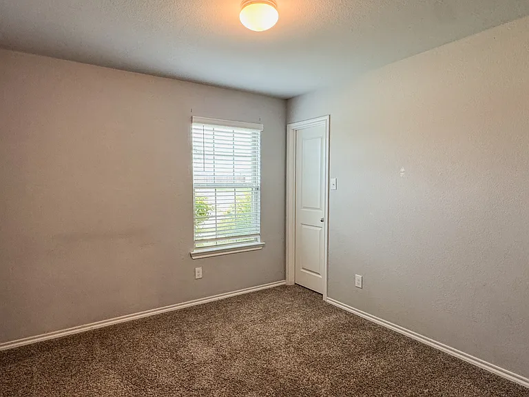 801 Meadow Creek Ln — Photo 20