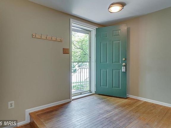 3rd image of 21809 Stonington Sq