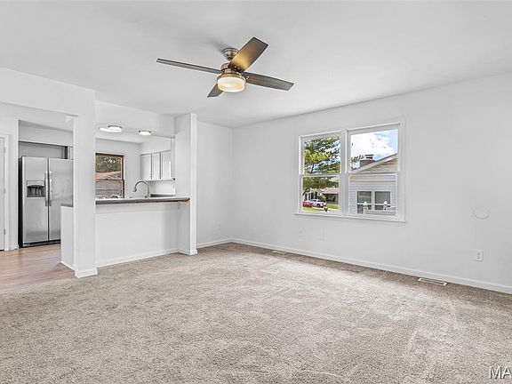 5th image of 555 Kimberly Ct