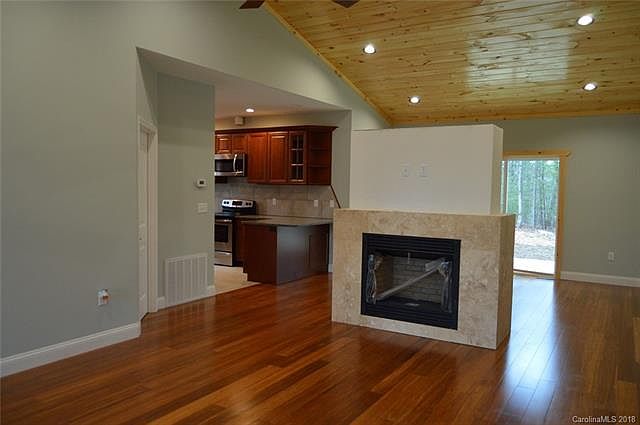 2nd image of 110 Cub Paw Ln