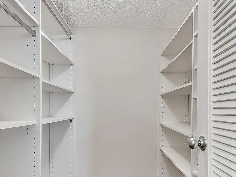 820 Lavers Cir #G402 — Photo 13