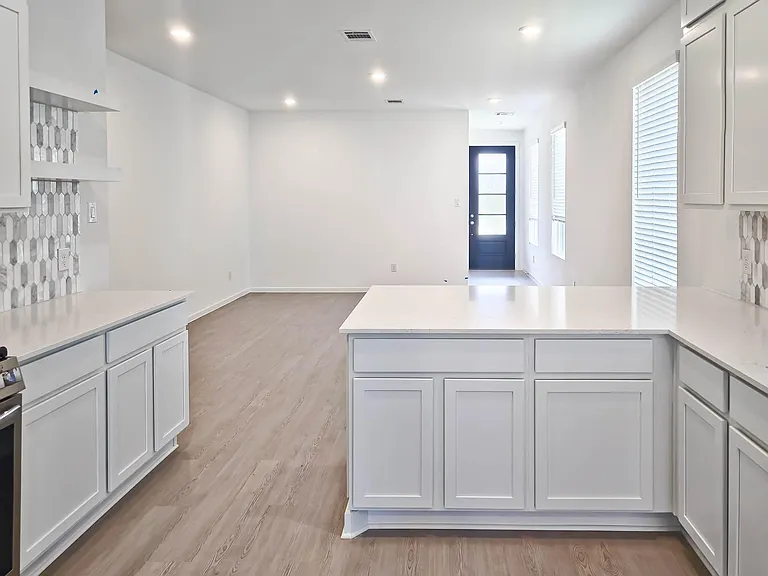 6323 Laguna Terra Dr — Photo 3