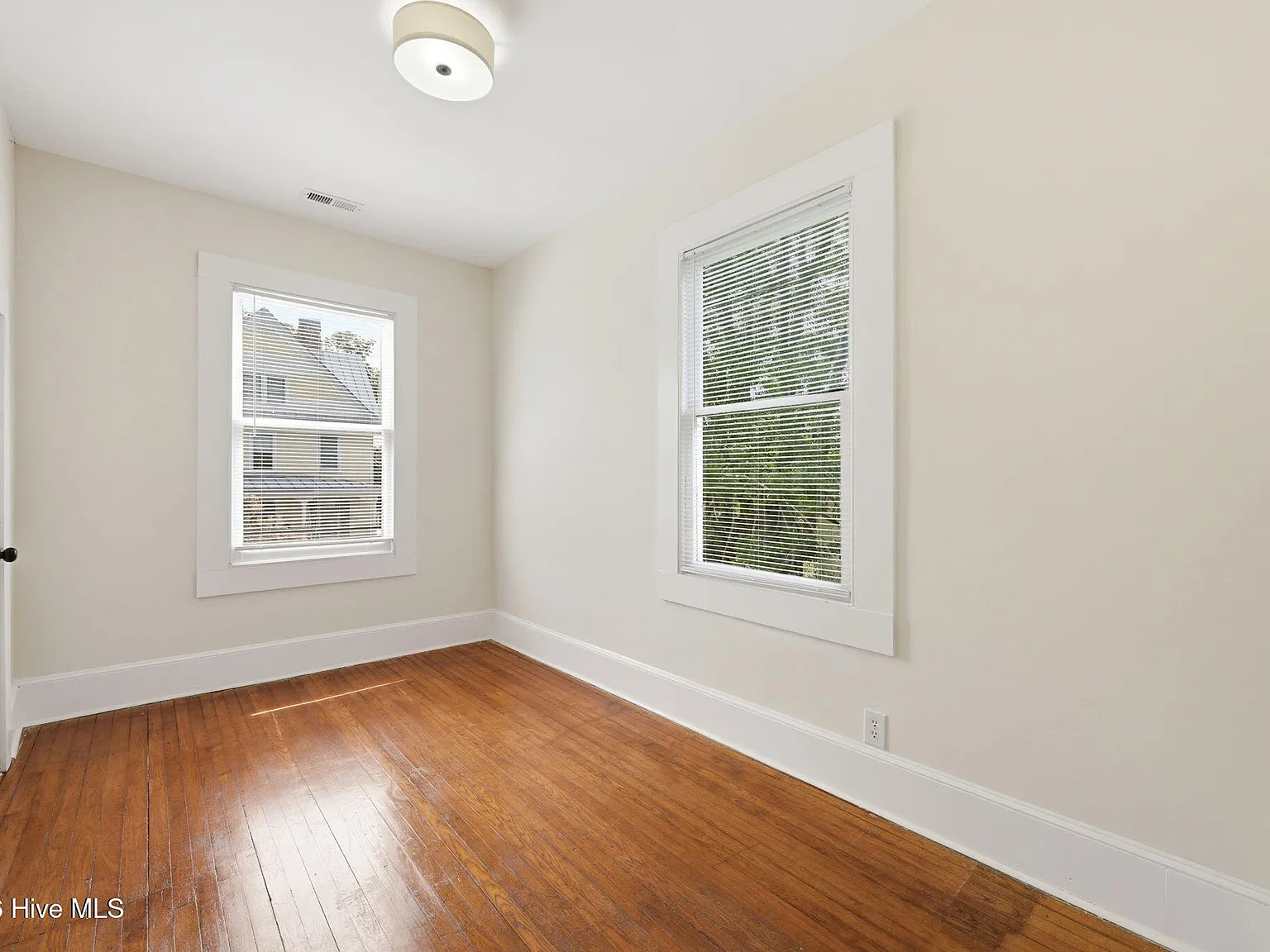 2 bed, 1.0 bath, $1,575 — Photo 3