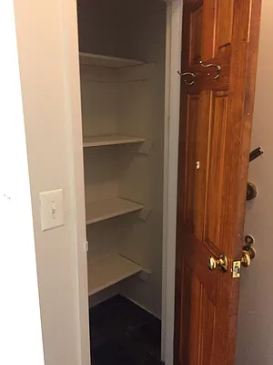 Rented by Metroline Realty | media 8