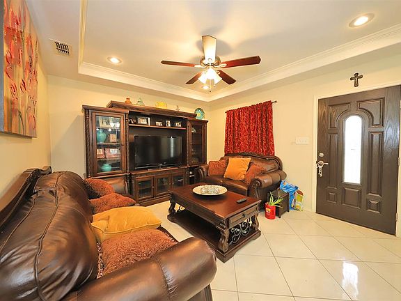 4th image of 609 Riverhill Dr