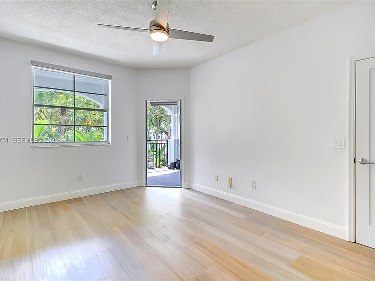 3105 NE 184th St #7201 — Photo 17