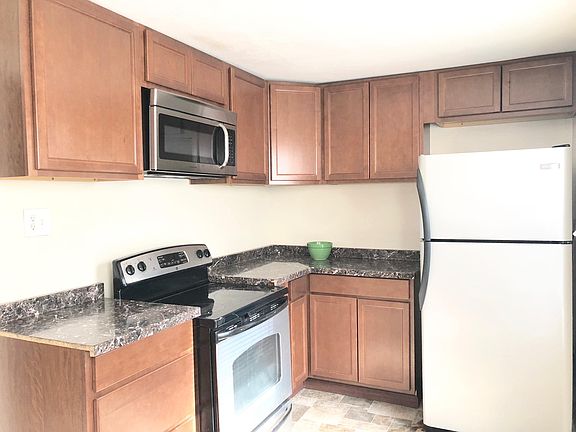 3rd image of 324 Crosby St #Up