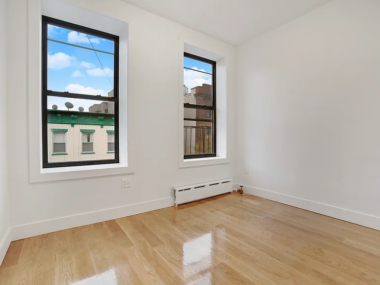 209 E 10th St #5B — Photo 6