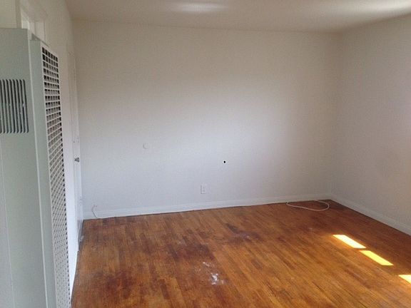 3rd image of 3456 Redondo Beach Blvd APT 3