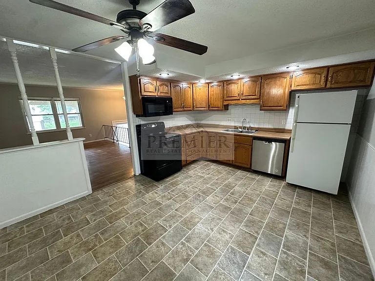 730 N Aztec Dr — Photo 4