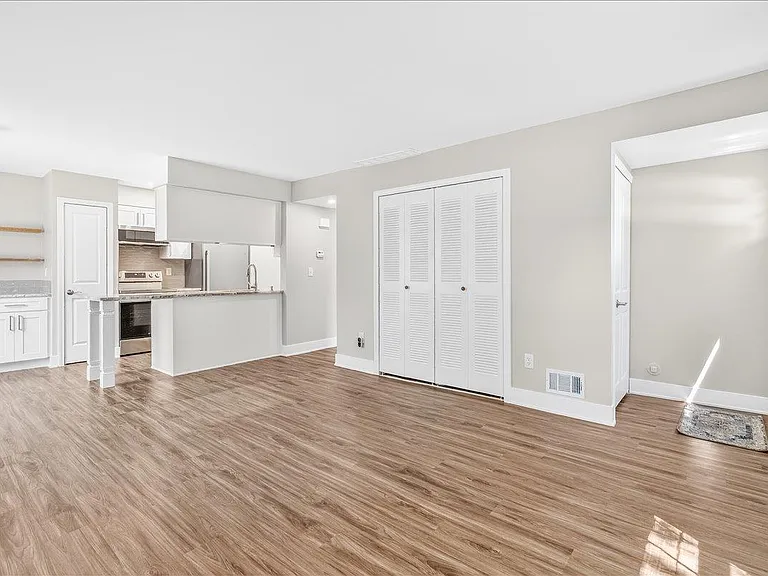 306 Roe St — Photo 10