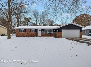 1430 Dover Pl, Saginaw, MI 48638