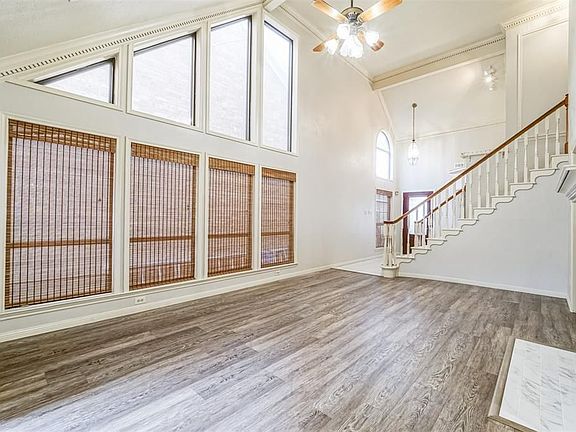 3rd image of 18226 Vinland Dr