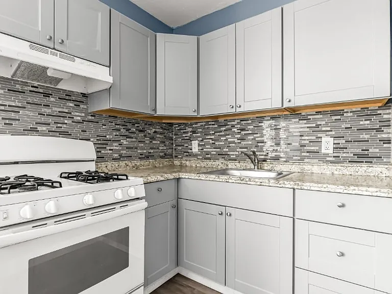 1322 Stratford Ave — Photo 10