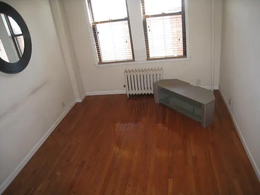 Rented by Alexiou Realty | media 4