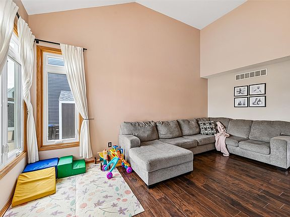 5th image of 2940 Oxford St