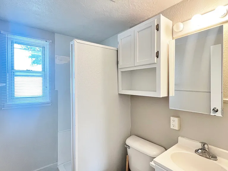 811 E Lake Ave — Photo 5