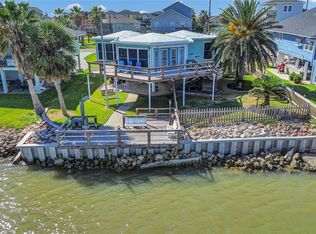 83 Dolphin Ln, Freeport, TX 77541