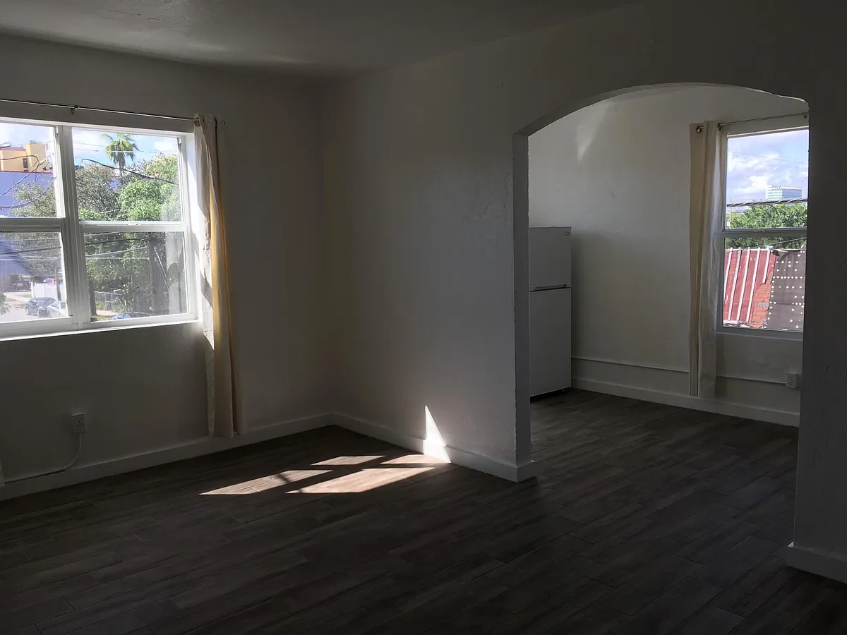 Living NW - 240 NW 8th Ave #1