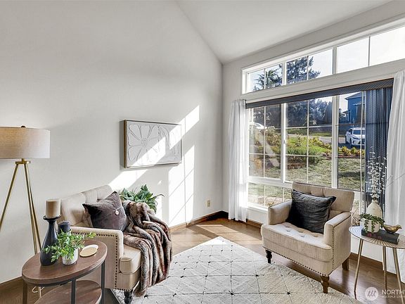 4th image of 1613 Hoquiam Place NE